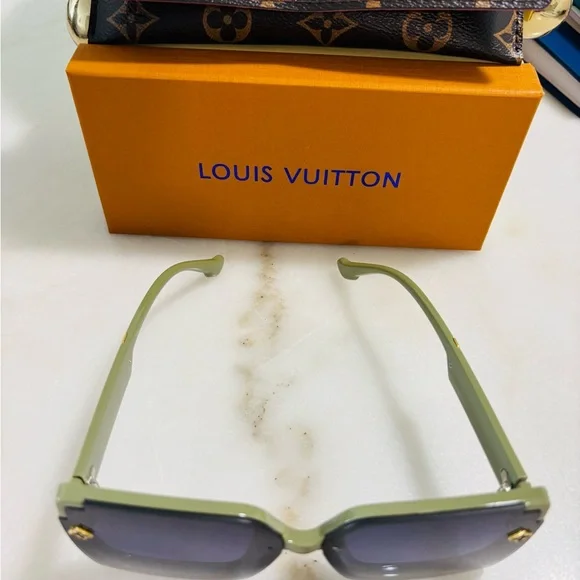Louis Vuitton Green and Black Square Sunglasses - Picture 5 of 6